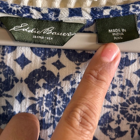 Eddie Bauer Blue and White Patterned Blouse - Picture 6 of 6
